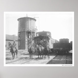 Poster Cowboys sur des chevaux posant devant un train