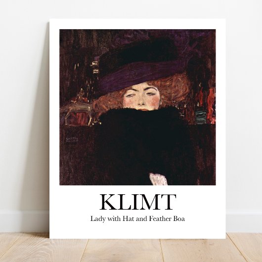 Poster Dame avec Casquette et Feather Boa par Gustav Klim