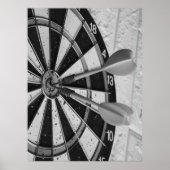 Poster Dartboard Close Up with Darts Hitting Bullseye (Devant)