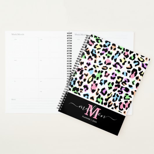 Poster de animal Leopard Chic Monogramme 2026 (Devant avec enveloppe)