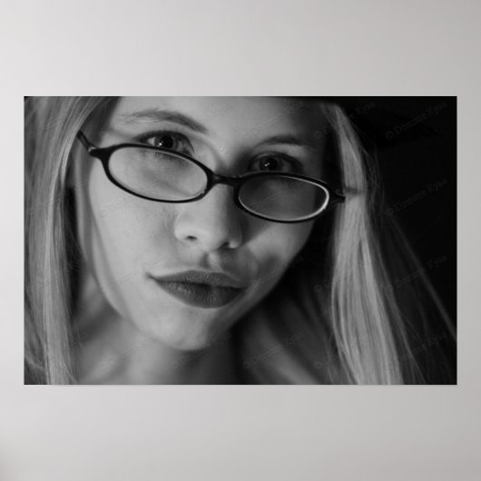 Poster de la déesse Smirking en B&W (Devant)