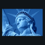 Poster de la statue d'Art de la Pop Bleue de Liber<br><div class="desc">Style Pop Art Symboles américains Iconiques - Couleur Bleue Closeup Histoire Photographie</div>