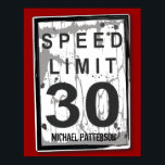 Poster de l'affiche du 30e anniversaire de Funny G<br><div class="desc">Ce n'est pas l'âge,  c'est le kilométrage ! Une affiche amusante de limitation de vitesse fait un graphique parfait pour décorer une célébration d'un 30ème anniversaire. Personnalisez-le avec son nom aussi. Avec un look un peu fatigué et fatigué - hé,  c'est comme le gars de l'anniversaire !</div>