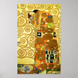 Poster de l'exécution de Gustav Klimt<br><div class="desc">Poster de Gustav Klimt Fulfillment. Frise de 1909. Complété pendant la phase d’or de Klimt, Fulfillment est composé d’un couple d’embrassades se tenant sous une courtepointe à motifs multiples avec spirales, yeux, oiseaux, poissons et autres formes. L’arrière - plan de l’oeuvre présente les mêmes spirales de bronze qui orneraient le...</div>
