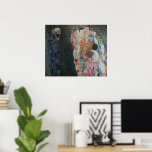 Poster Décès et vie par Gustav Klimt Art Nouveau Vintage<br><div class="desc">Death and Life (1908) de Gustav Klimt est une peinture d'art vintage de l'époque victorienne Symbolisme qui présente deux parties distinctes, Life and Death. Sur la gauche, la mort est représentée par une faucheuse sombre classique au crâne moussant, recouverte d'une robe sombre ornée d'une croix religieuse. Sur la droite se...</div>