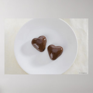 Poster Des bonbons en forme de coeur sur une assiette