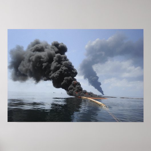 Poster Des nuages sombres de fumée et de feu émergent (Devant)