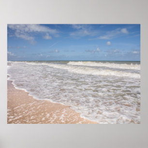 Poster Des Vagues Océaniques Recouvrant Le Sable Sur La P