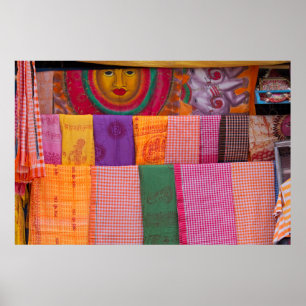 Poster Des vêtements colorés au marché