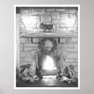 Poster Deux filles s'asseyant par une cheminée à Noël