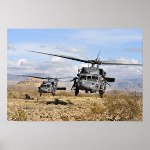 Poster Deux hélicoptères HH-60 Pavehawk se préparent à at