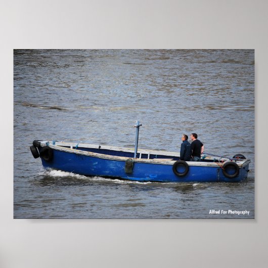 Poster Deux hommes et un bateau bleu (Devant)