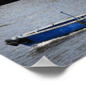 Poster Deux hommes et un bateau bleu (Coin)
