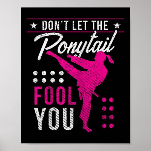 Poster Dont Let The Ponytail Fool You Funny Karate Girl (Devant)