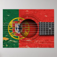 Drapeau portugais sur la vieille guitare acoustiqu