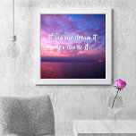 Poster Dream It Do It Citation Violet Ocean Sunset Photo<br><div class="desc">"Si vous pouvez le rêver, vous pouvez le faire." Parce que tout est possible une fois que vous y mettez votre esprit. Détendez-vous avec cette affiche photographique d'un magnifique coucher de soleil violet, rose et bleu, à la lumière tamisée, sur l'océan Pacifique. Fait un grand cadeau stimulant et inspirant! Vous...</div>