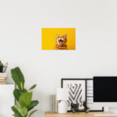 Poster Drôle Ginger Cat Yawning sur Bright Yellow Backgro (Bureau à domicile)