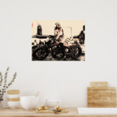 Poster D'Une Femme Sur Une Moto (Cuisine)