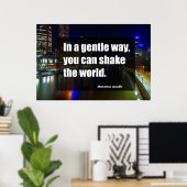 Poster D'une manière douce vous pouvez secouer le monde (Bureau à domicile)