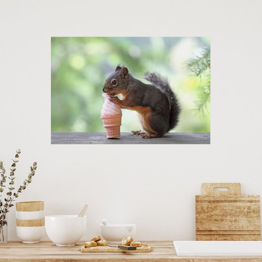 Poster Écureuil mangeant un cône de glace (Cuisine)
