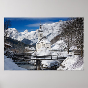 Poster Église dans la neige avec les montagnes des Alpes