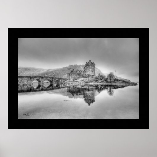 Poster Eilean Donan Castle en Ecosse, (noir et blanc) (Devant)
