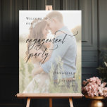 Poster Elegant Engagement Party photo bienvenue<br><div class="desc">Bienvenue à vos invités à votre soirée de fiançailles avec notre Affiche de bienvenue photo élégante. Personnalisé avec votre photo préférée, ce panneau ajoute une touche de chaleur et de charme à votre décor d'événement. Avec son design élégant et ses détails personnalisables, il crée une atmosphère inoubliable pour votre célébration....</div>