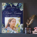 Poster Elegant Navy Blue Floral Photo Bat mitzvah Bienven<br><div class="desc">De belles fleurs de pivoines blanches et des feuilles d'aquarelle verte forment une bordure élégante sur cette jolie affiche d'accueil à fleurs bleu marine Bat mitzvah. Le nom de votre fille est écrit en calligraphie blanche chic au-dessus de sa photo sur ce décor de fête pour une famille juive célébrant...</div>