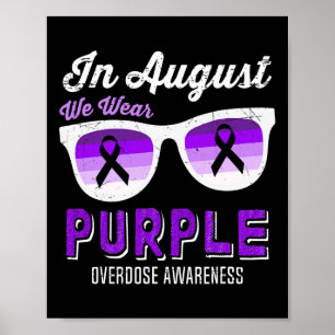 Poster En Août, Nous Portons Des Lunettes De Soleil Viole