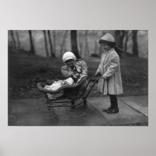 Poster Enfants jouant avec Campbell Kid Doll (Devant)