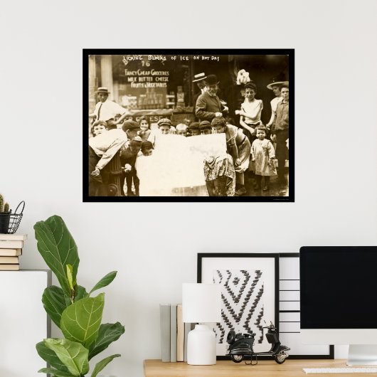 Poster Enfants Licking Ice Blocks à New York City 1912 (Bureau à domicile)