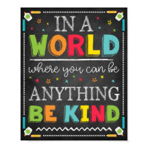 Enseignant en classe Décor scolaire Be Kind Signer
