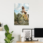 Poster Esprit d'aventure - Femme à vélo jaune (Bureau à domicile)