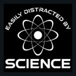 Poster Facilement Distrait Par La Science<br><div class="desc">Facilement Distrait Par La Science. Cet accessoire de citation amusant est un grand cadeau amoureux de la science pour un professeur de sciences, professeur de chimie ou professeur de biologie. Parfait pour un scientifique, un physicien, un biologiste ou un ingénieur. Es-tu un geek scientifique ou nerd ? Crois-tu à la...</div>