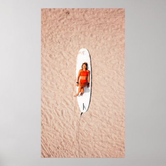 Poster Femme allongée sur la planche (Devant)