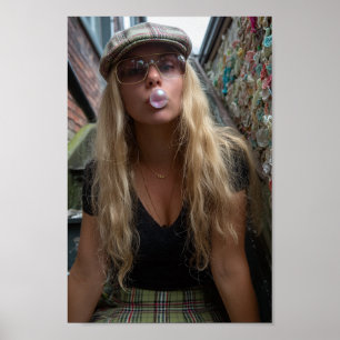 Poster Femme au mur de chewing-gum Mastic rose bulles mig