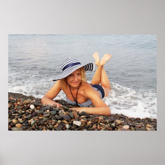 Poster Femme blonde à la plage (Devant)