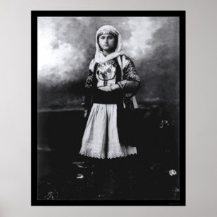 Poster Femme dans un vieux costume grec 1920
