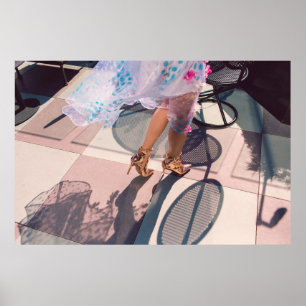 Poster Femme en jupe et brin fleuris rose et vert blanc