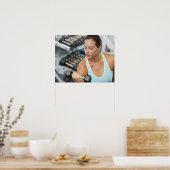 Poster Femme faisant de l'exercice avec des haltères (Cuisine)