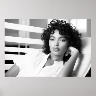Poster Femme noire dans le salon chaise moderne photo B&W