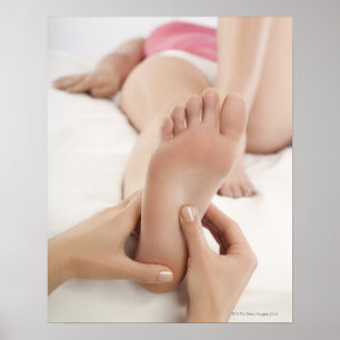 Poster Femme recevant un massage de pieds