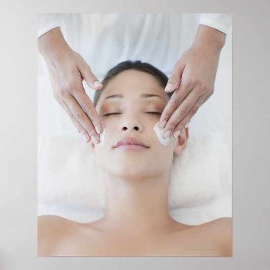 Poster Femme recevant un massage facial (Devant)