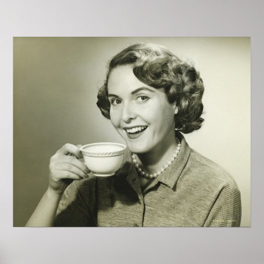 Poster Femme tenant des tasses (Devant)