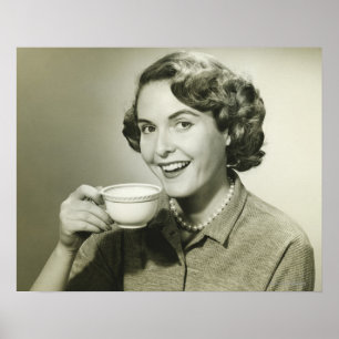 Poster Femme tenant des tasses