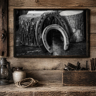 Poster Fer à cheval rustiques sur rondins de bois Noir et