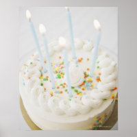 Fermer le gâteau d'anniversaire avec des bougies d