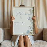 Poster Fête des mariées florale Bleu-vert délicieuse Bien<br><div class="desc">Célébrez votre journée spéciale avec notre affiche de bienvenue de douche nuptiale enchanteresse avec une douce et romantique aquarelle couleur bleu foncé design de bordure florale. Orné d'une belle hydrangée bleue, de delphinium, de roses blanches et de verdure, ce poster de bienvenue dégage élégance et charme. La police minimaliste intemporelle...</div>