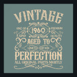 Poster Fête vintage d'anniversaire personnalisée<br><div class="desc">Vous pouvez ajouter un peu d'originalité à votre collection de placards avec ce design graphique d'anniversaire classique vintage avec des lettres de police de typographie impressionnantes. C'est une excellente idée cadeau pour les hommes, les femmes, les maris, les femmes, les petites amies et les petits amis qui vont adorer cette...</div>