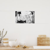 Poster Fille nourricière Ours Cub à l'eau (Cuisine)